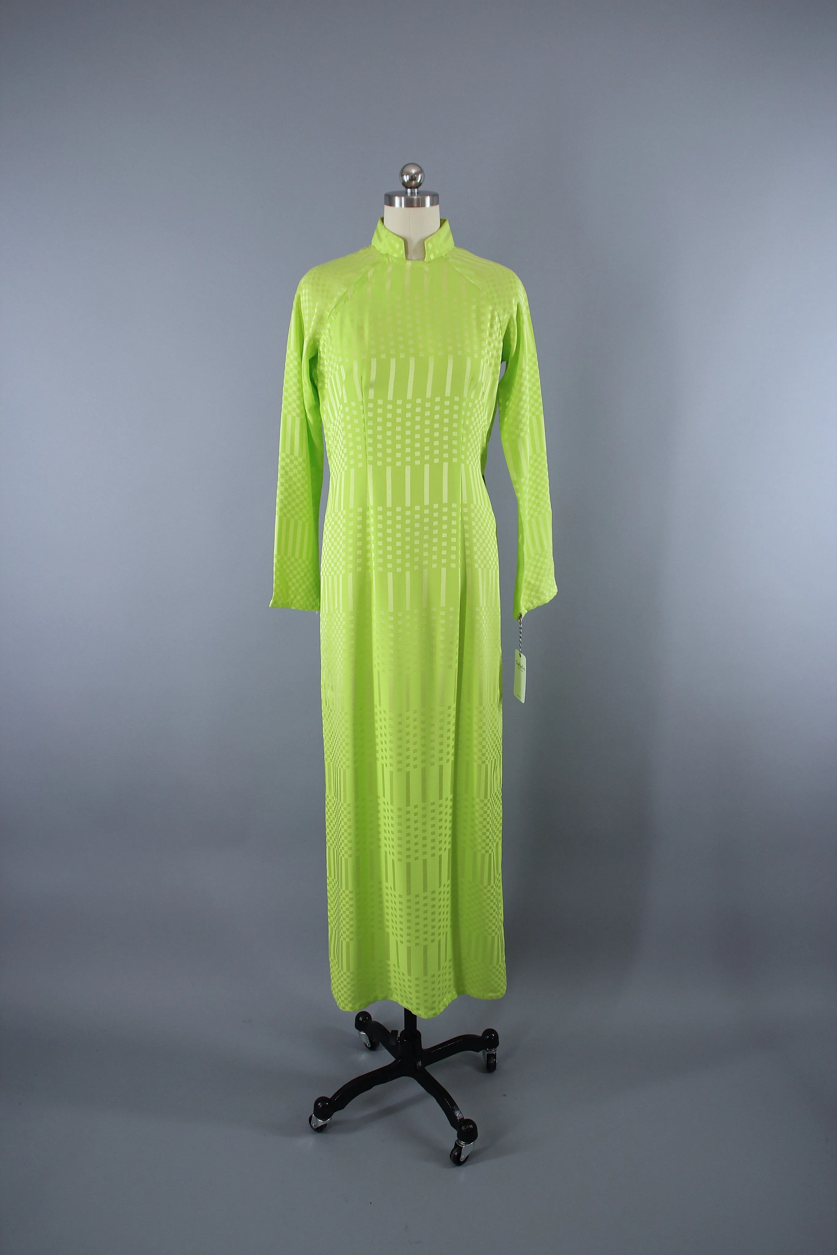 Vintage 1970s Ao Dai Vietnamese Dress / Lime Green