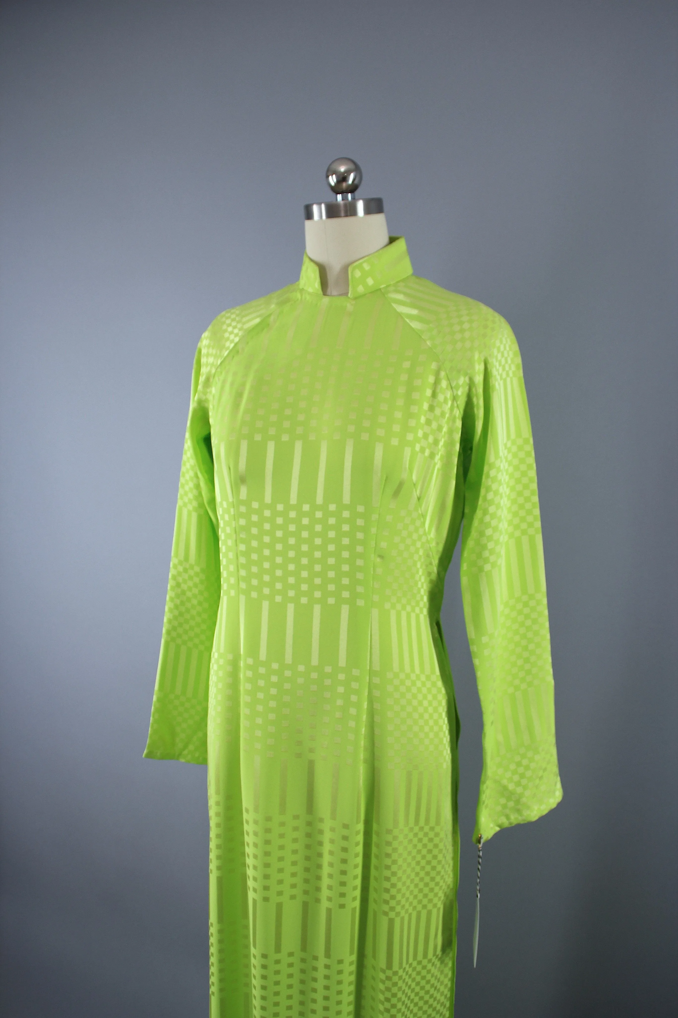 Vintage 1970s Ao Dai Vietnamese Dress / Lime Green